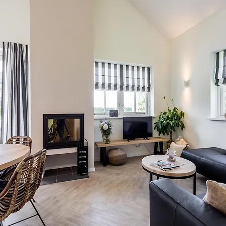 Near Dutch Coast & Forest Vakantiehuis *